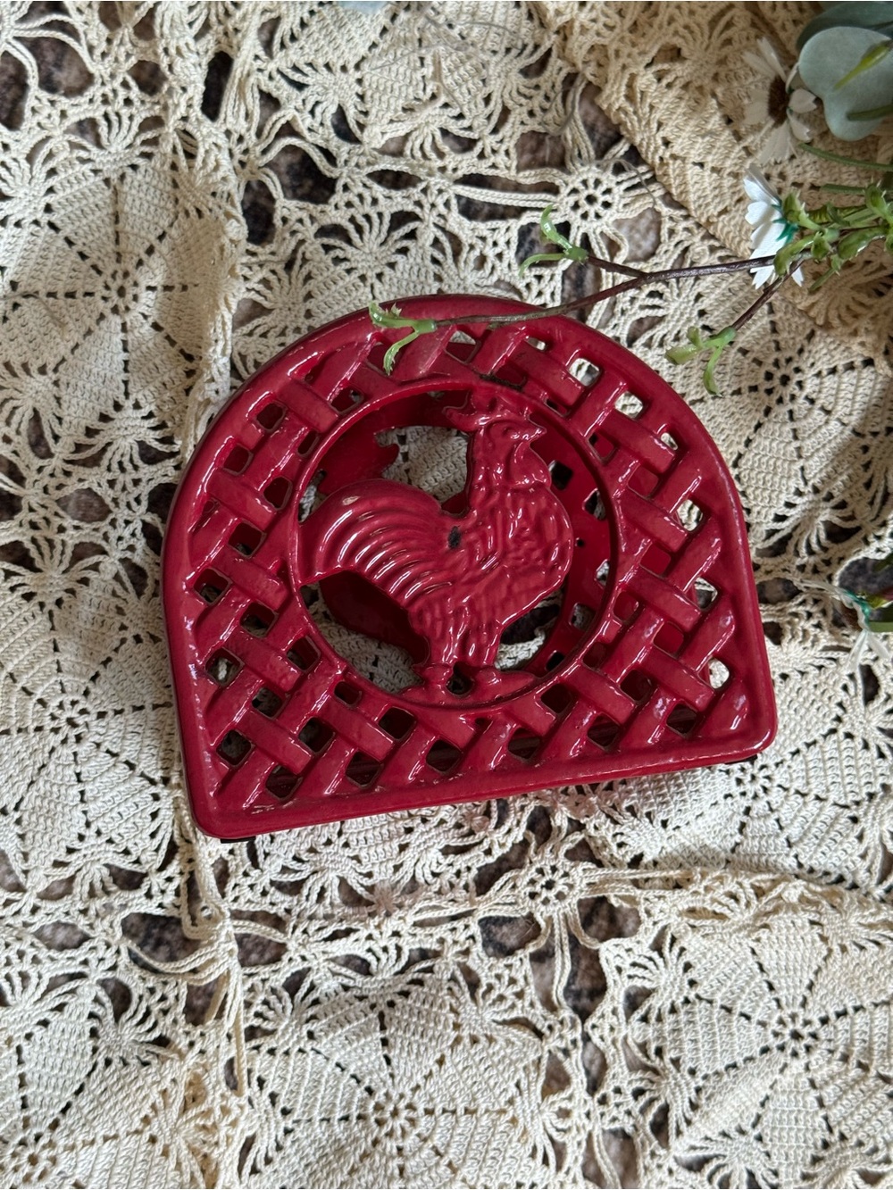 Vintage Red Cast Iron Rooster Napkin Holder - Picture 7 of 7
